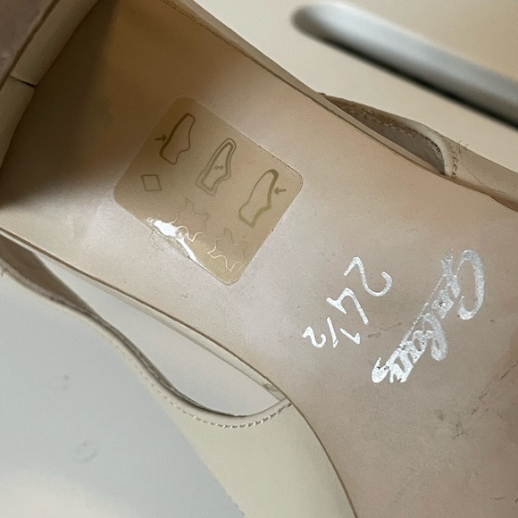 Classic Cream White Leather Sandals - Picture 3 of 3